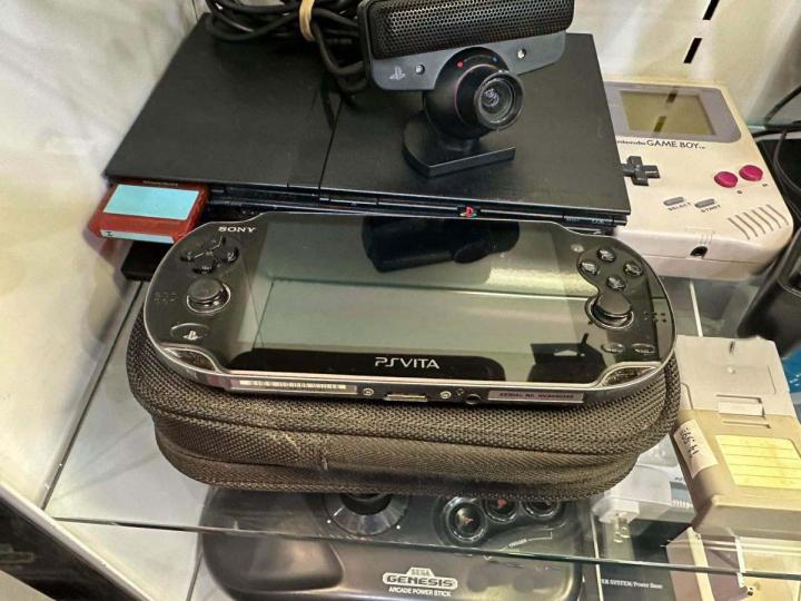 Revendeur de console de jeux.